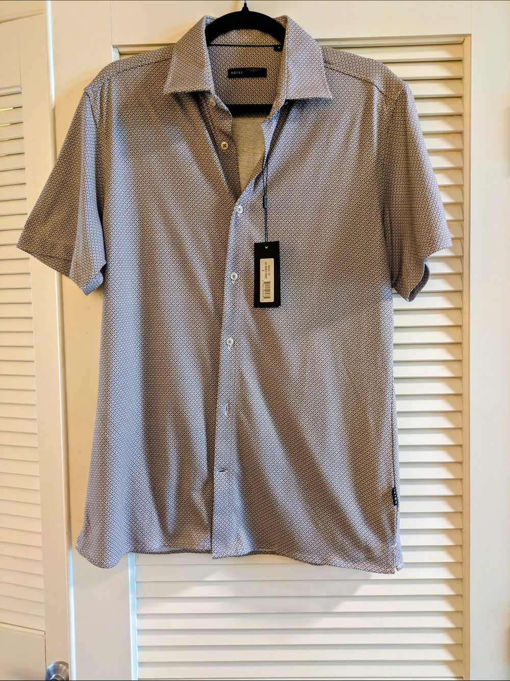 NWT - Men's M Short-Sleeve Button-Down Casual Shirt